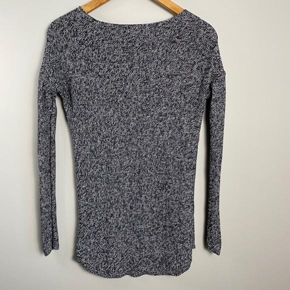 Old Navy Women's Black + White Round Neck Long Sleeve Knit Sweater Size X-Small - Picture 5 of 10